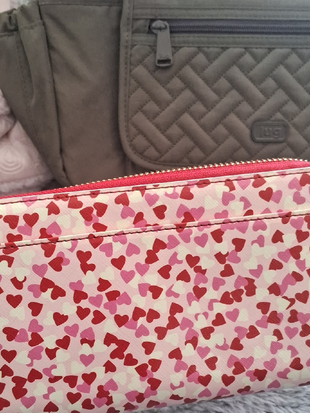 Kate spade Pink and Red Heart Print Zip Wallet,Excellent Condition🎉🎉🎉🎉🎉 - Picture 7 of 9